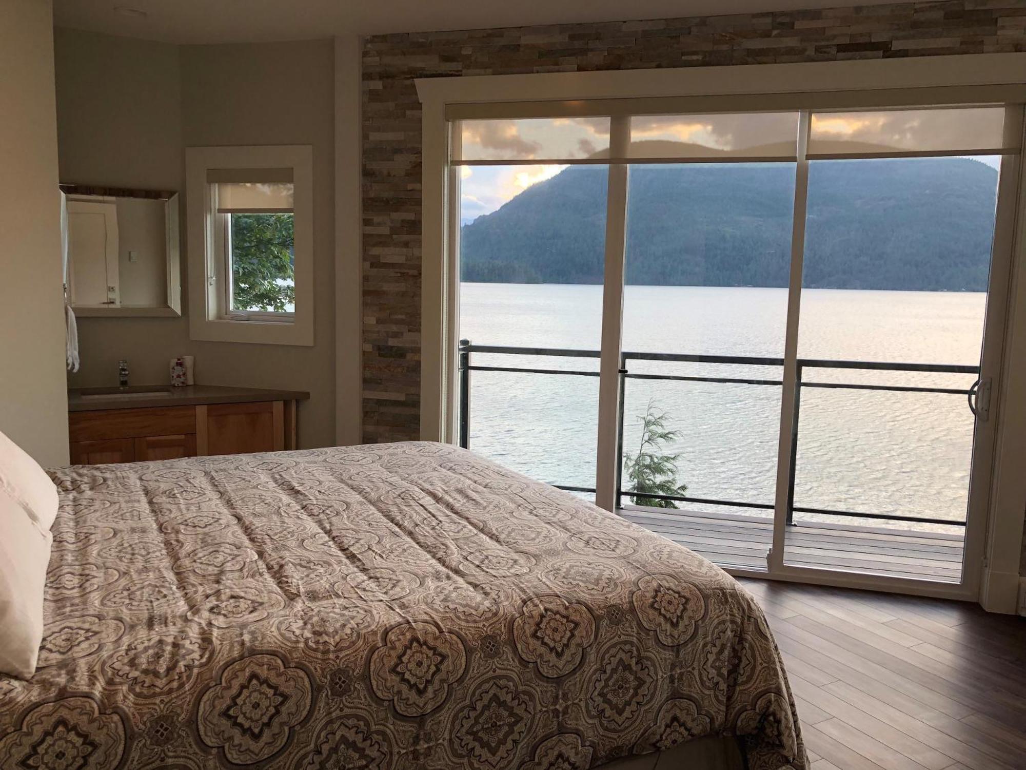 The On Harrison * Harrison Hot Springs