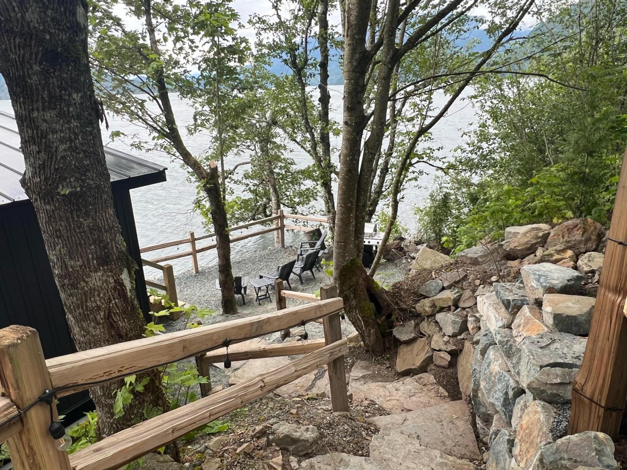 The On Harrison * Harrison Hot Springs